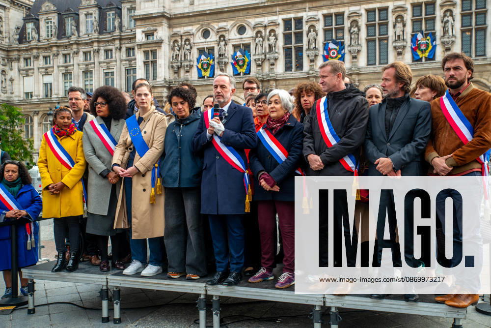 Paris Mayor Emmanuel Gregoire Attends Rally Against Violence - Paris The Association of Mayors of France (AMF) organizes rallies in front of city halls across France on October 19, 2025, to condemn violence targeting certain town halls. The nationwide gatherings follow calls for demonstrations to address security concerns at municipal buildings. Photo by Denis Prezat ABACAPRESS.COM Paris Ile-de-France France