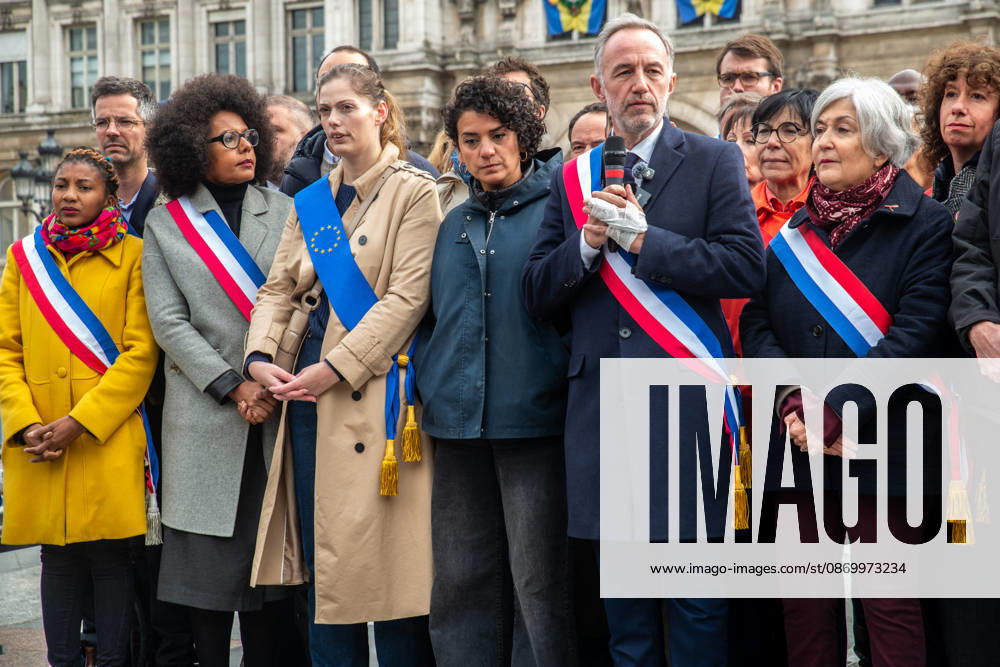 Paris Mayor Emmanuel Gregoire Attends Rally Against Violence - Paris The Association of Mayors of France (AMF) organizes rallies in front of city halls across France on October 19, 2025, to condemn violence targeting certain town halls. The nationwide gatherings follow calls for demonstrations to address security concerns at municipal buildings. Photo by Denis Prezat ABACAPRESS.COM Paris Ile-de-France France