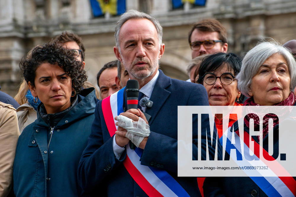 Paris Mayor Emmanuel Gregoire Attends Rally Against Violence - Paris The Association of Mayors of France (AMF) organizes rallies in front of city halls across France on October 19, 2025, to condemn violence targeting certain town halls. The nationwide gatherings follow calls for demonstrations to address security concerns at municipal buildings. Photo by Denis Prezat ABACAPRESS.COM Paris Ile-de-France France