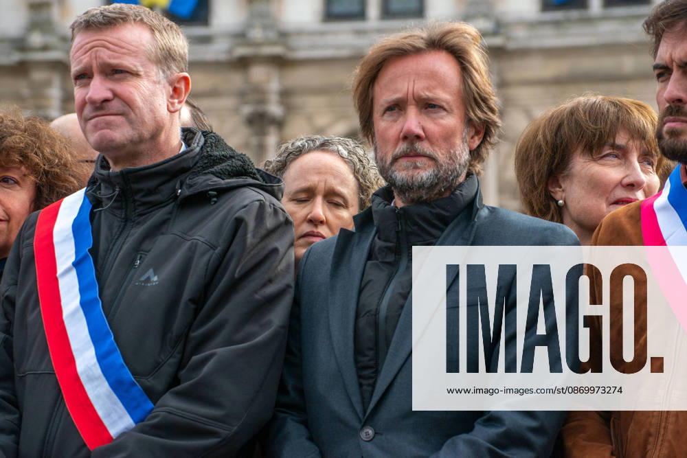 Paris Mayor Emmanuel Gregoire Attends Rally Against Violence - Paris Boris Vallaud, deputy and president of the Socialists and Allies group, attends rallies organized by the Association of Mayors of France (AMF) in front of city halls across France on October 19, 2025, to condemn violence targeting certain town halls. AMF called for nationwide gatherings while Emmanuel Grégoire warned against misuse of legal tools that undermine fundamental freedoms of movement and assembly. Photo by Denis Prezat ABACAPRESS.COM Paris Ile-de-France France