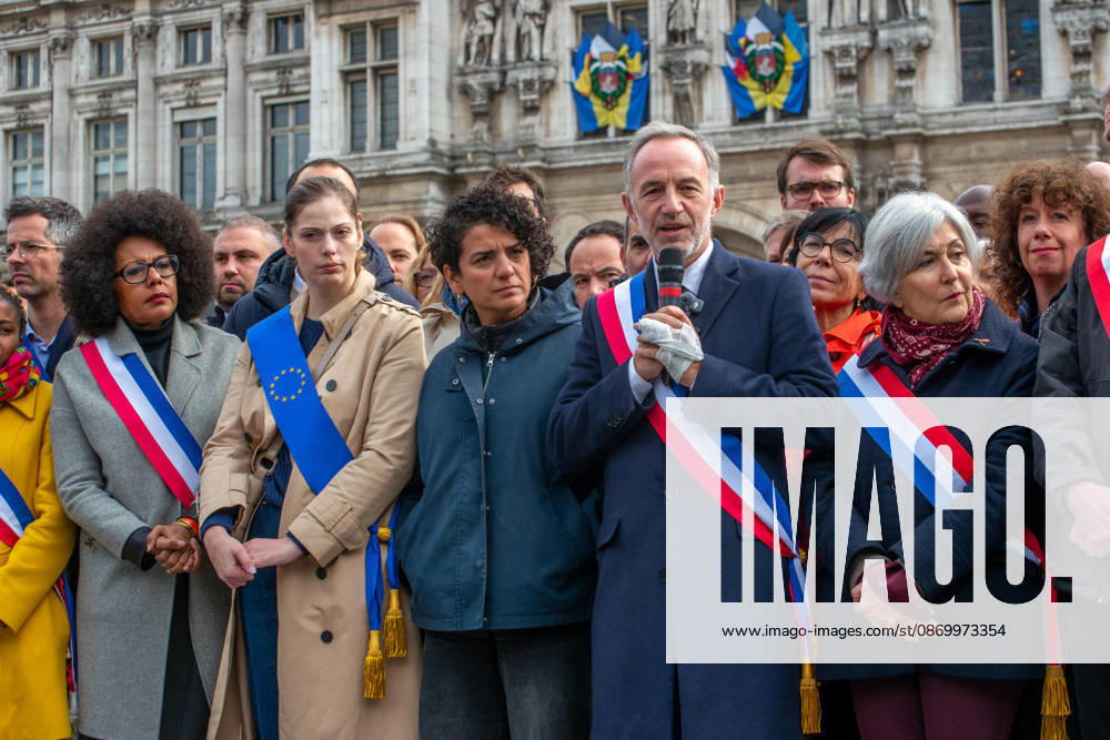 Paris Mayor Emmanuel Gregoire Attends Rally Against Violence - Paris The Association of Mayors of France (AMF) organizes rallies in front of city halls across France on October 19, 2025, to condemn violence targeting certain town halls. The nationwide gatherings follow calls for demonstrations to address security concerns at municipal buildings. Photo by Denis Prezat ABACAPRESS.COM Paris Ile-de-France France