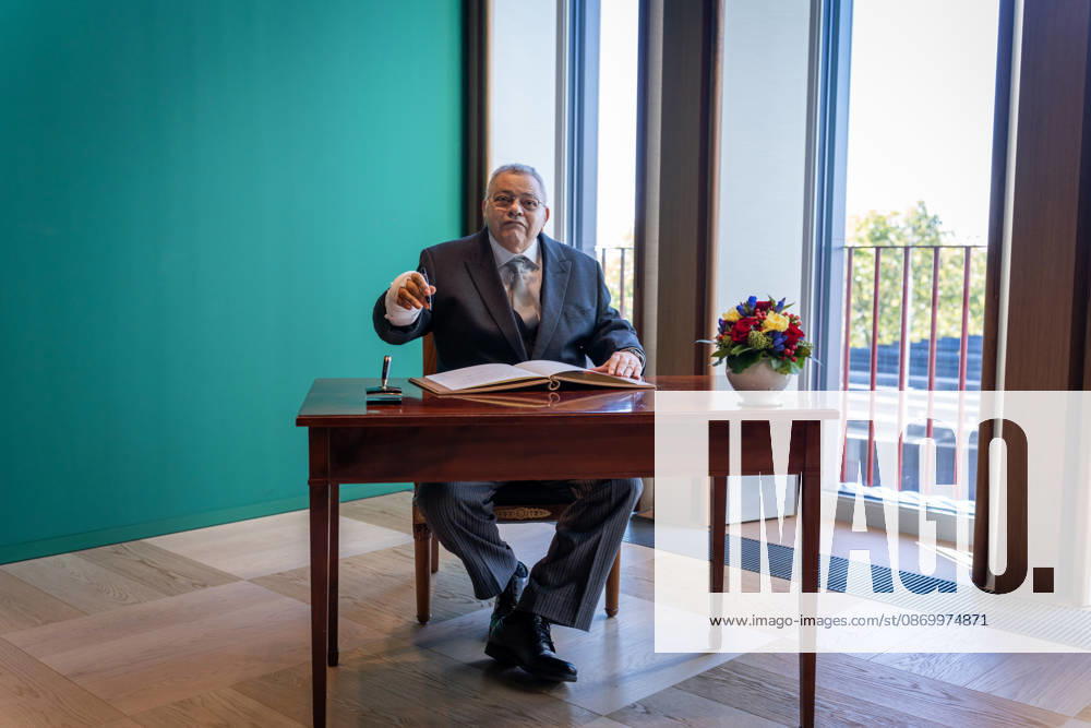 Federal President Frank-Walter Steinmeier, Accreditation of Ambassadors in Berlin, Official Residence at Spreebogen, Federal President Frank-Walter Steinmeier, Accreditation of Ambassadors, Bundeswehr, Ambassador, Mauritius, Joseph Lucien Finette, Berlin, Berlin, GER