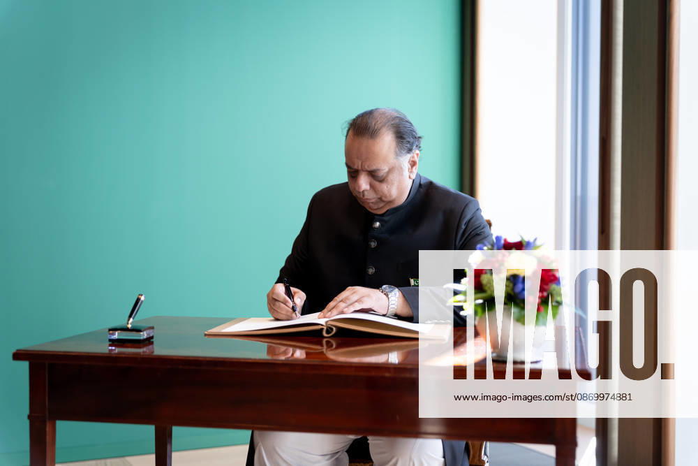 Federal President Frank-Walter Steinmeier, Accreditation of Ambassadors in Berlin, Official Residence at Spreebogen, Federal President Frank-Walter Steinmeier, Accreditation of Ambassadors, Bundeswehr, Ambassador, Pakistan, Salman Sharif, Berlin, Berlin, GER