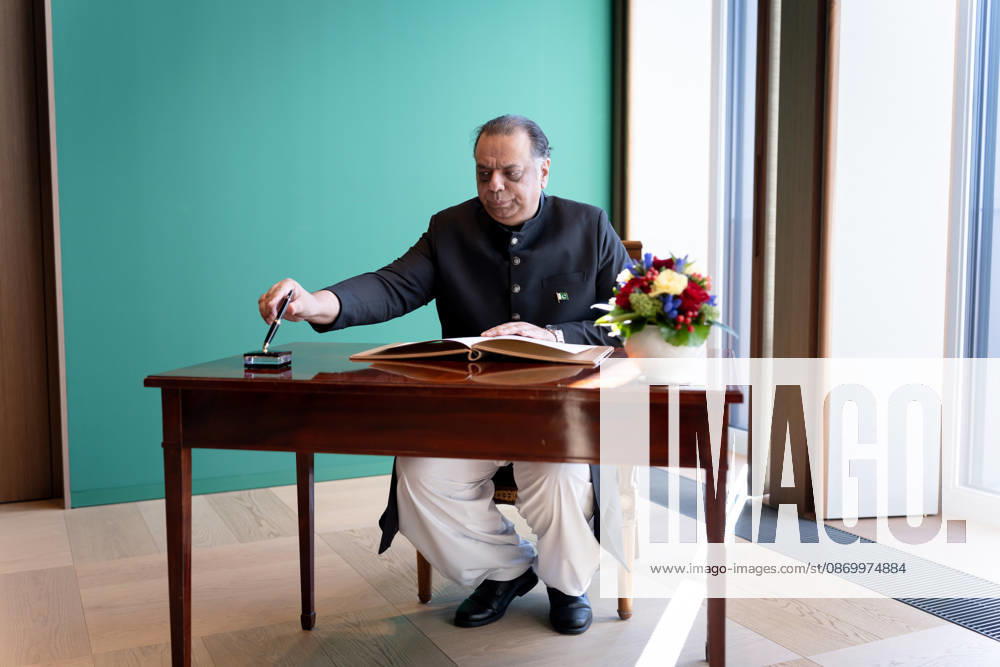 Federal President Frank-Walter Steinmeier, Accreditation of Ambassadors in Berlin, Official Residence at Spreebogen, Federal President Frank-Walter Steinmeier, Accreditation of Ambassadors, Bundeswehr, Ambassador, Pakistan, Salman Sharif, Berlin, Berlin, GER