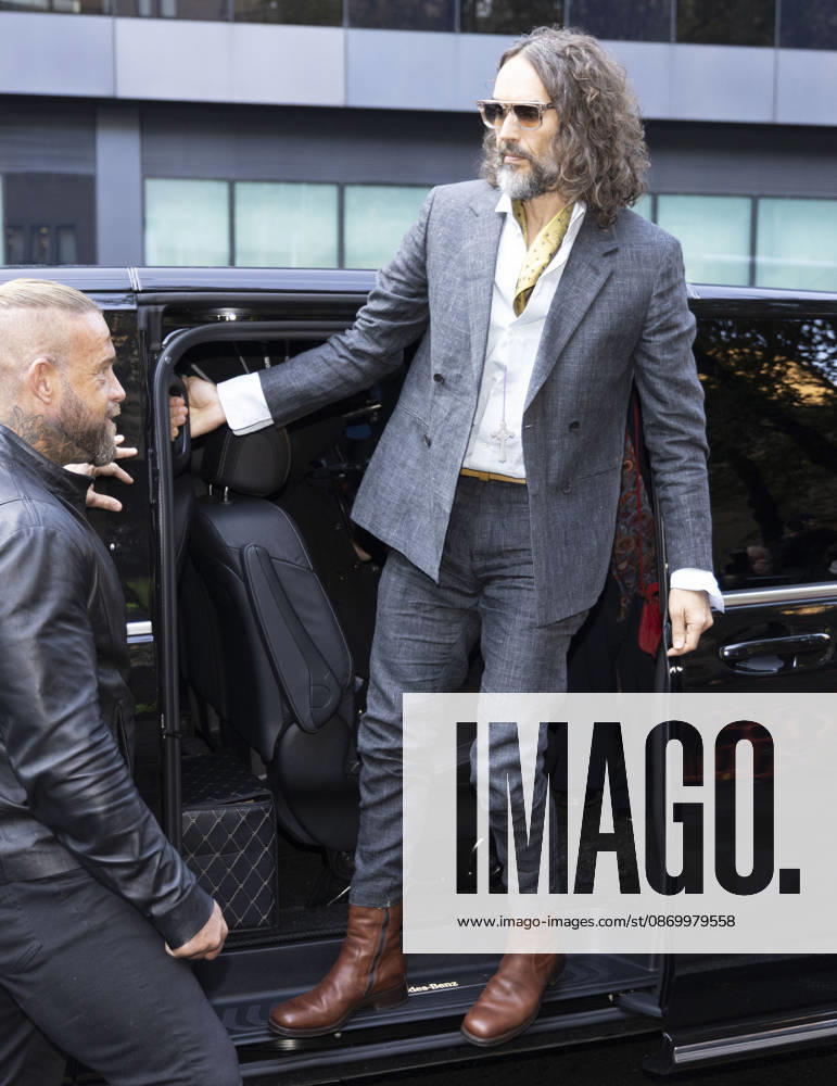Russell Brand 19.10.2026. Russell Brand and wife Laura arriving at Southwark crown court today