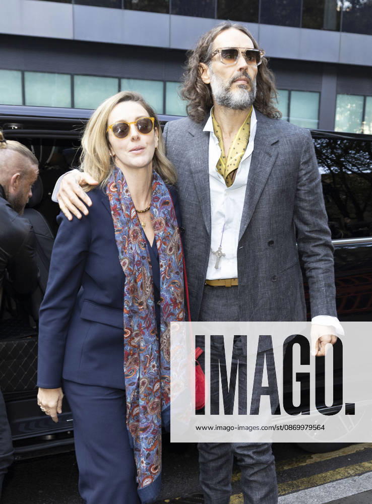 Russell Brand 19.10.2026. Russell Brand and wife Laura arriving at Southwark crown court today