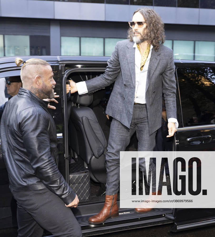 Russell Brand 19.10.2026. Russell Brand and wife Laura arriving at Southwark crown court today