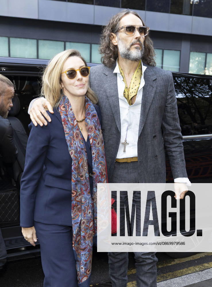 Russell Brand 19.10.2026. Russell Brand and wife Laura arriving at Southwark crown court today