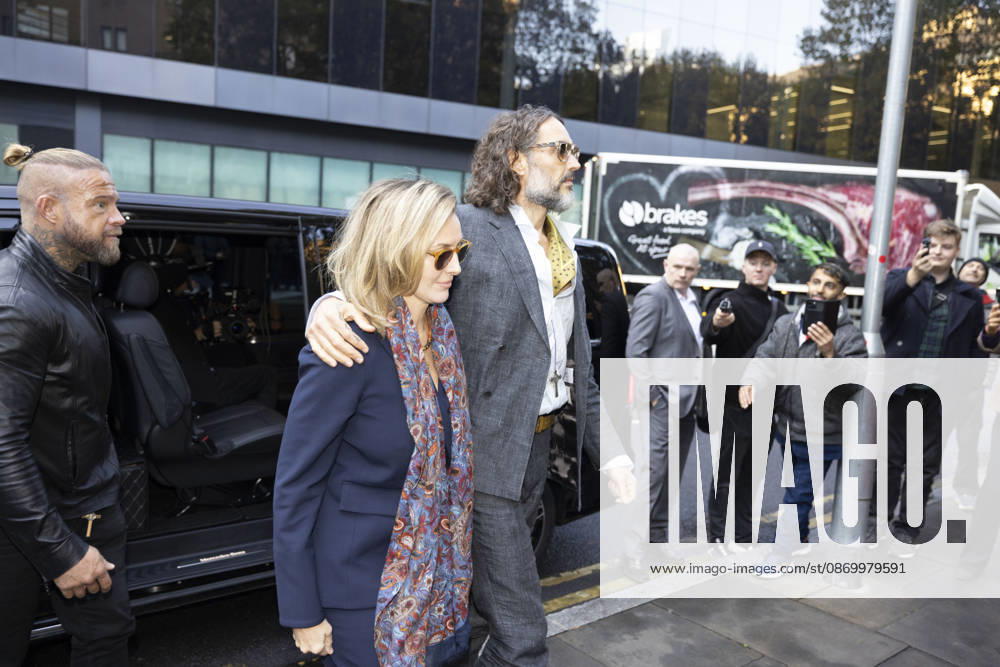 Russell Brand 19.10.2026. Russell Brand and wife Laura arriving at Southwark crown court today
