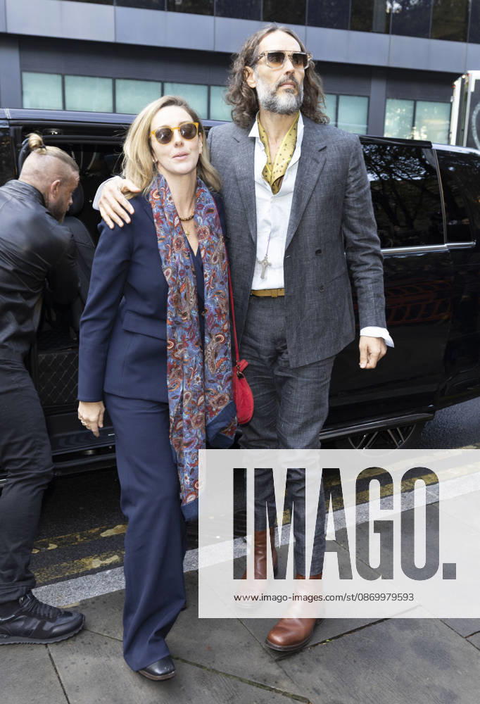 Russell Brand 19.10.2026. Russell Brand and wife Laura arriving at Southwark crown court today