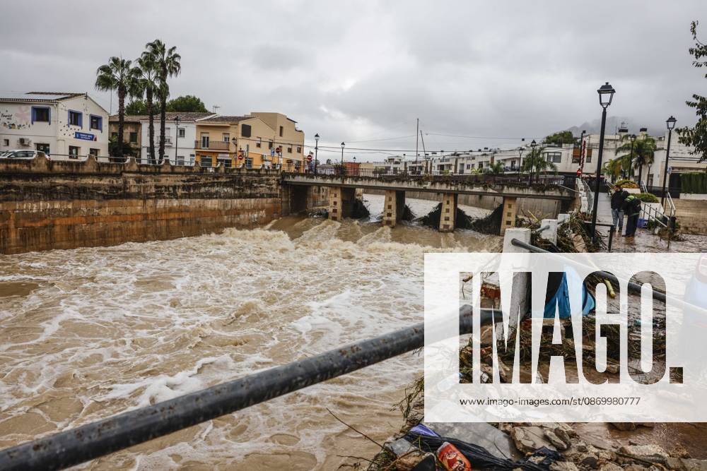 The Valencian Regional Government is preparing a lockdown order for the southern coast of Valencia and the northern coast of Alicante due to the rains. The river is filled with mud and vegetation carried by the rainwater, as of October 19, 2026, in Els Poblets, Valencian Community, Spain. The Valencian Regional Government is preparing a lockdown order for the southern coast of Valencia and the northern coast of Alicante in response to the emergency declared due to the rains caused by Storm Adam, as announced by the Regional Minister of Emergencies and the Interior early this morning, October 19, from the Emergency Coordination Center (CCE) October 19, 2026, Valencia, Valencian Community, Spain