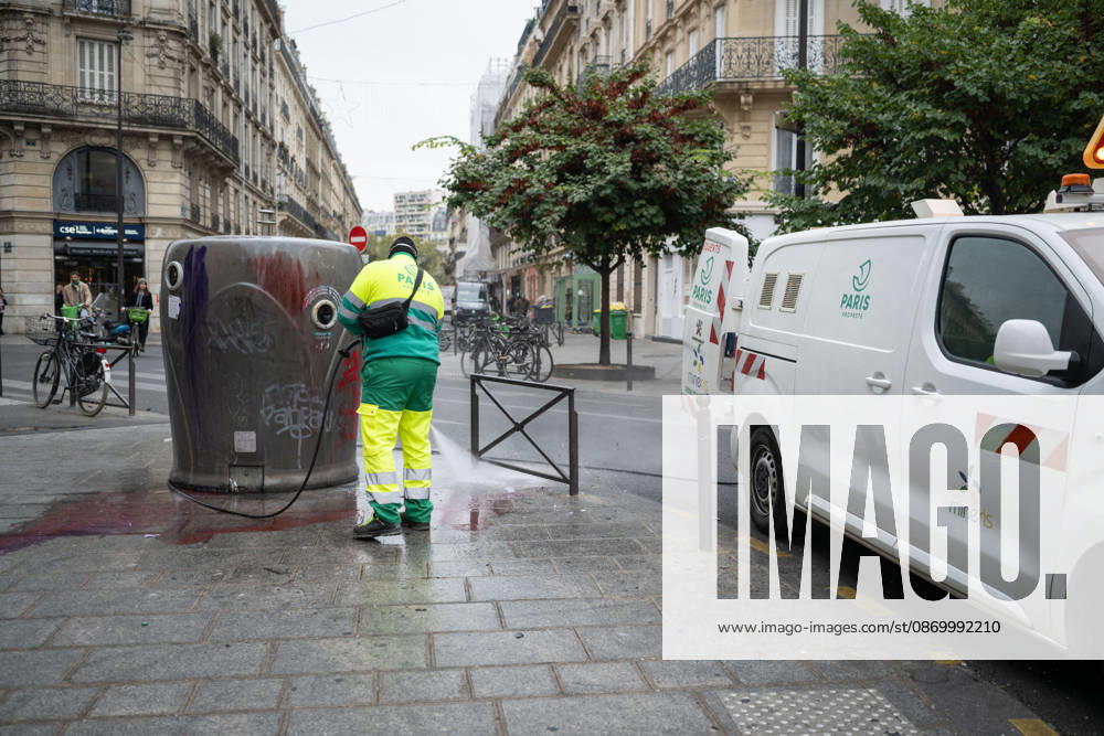 Shops Looted After the October 17th Demonstration - Paris AJ This photo shows a Paris city hall employee cleaning graffiti off a trash can using a high-pressure water jet and cleaning products on October 19, 2026 two days after riots and looting occurred (pillage) on the sidelines of nationwide cost-of-living demonstrations. Photo by Alexis Jumeau ABACAPRESS.COM Paris France