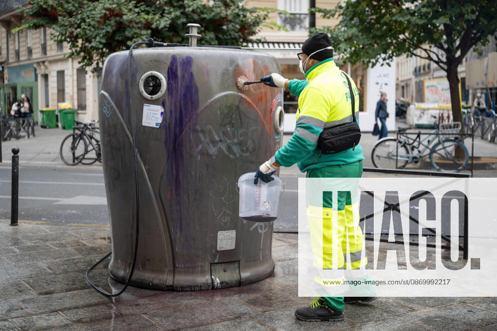Shops Looted After the October 17th Demonstration - Paris AJ This photo shows a Paris city hall employee cleaning graffiti off a trash can using a high-pressure water jet and cleaning products on October 19, 2026 two days after riots and looting occurred (pillage) on the sidelines of nationwide cost-of-living demonstrations. Photo by Alexis Jumeau ABACAPRESS.COM Paris France
