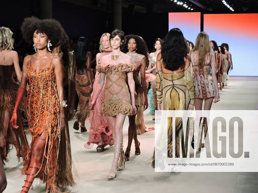 Ammi fashion show at SPFW Sao Paulo (SP), 10 18 2026 - Fashion SPFW Runway - The brand Ammi presents the Forma Viva collection on the last day of Sao Paulo Fashion Week. The brand featured model Isabeli Fontana, whose husband, singer Di Ferrero, was in the audience.(Foto: Leandro Chemalle Thenews2 imago images) ammi fashion show at SPFW