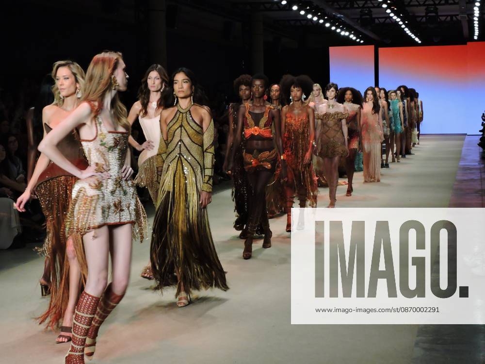 Ammi fashion show at SPFW Sao Paulo (SP), 10 18 2026 - Fashion SPFW Runway - The brand Ammi presents the Forma Viva collection on the last day of Sao Paulo Fashion Week. The brand featured model Isabeli Fontana, whose husband, singer Di Ferrero, was in the audience.(Foto: Leandro Chemalle Thenews2 imago images) ammi fashion show at SPFW