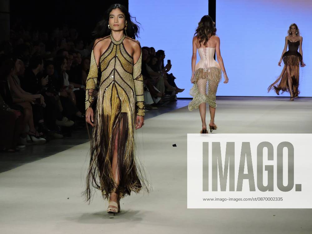 Ammi fashion show at SPFW Sao Paulo (SP), 10 18 2026 - Fashion SPFW Runway - The brand Ammi presents the Forma Viva collection on the last day of Sao Paulo Fashion Week. The brand featured model Isabeli Fontana, whose husband, singer Di Ferrero, was in the audience.(Foto: Leandro Chemalle Thenews2 imago images) ammi fashion show at SPFW