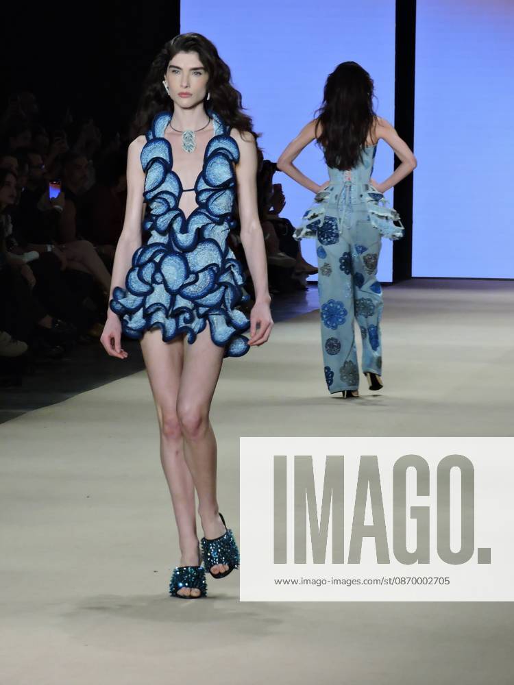 Ammi fashion show at SPFW Sao Paulo (SP), 10 18 2026 - Fashion SPFW Runway - The brand Ammi presents the Forma Viva collection on the last day of Sao Paulo Fashion Week. The brand featured model Isabeli Fontana, whose husband, singer Di Ferrero, was in the audience.(Foto: Leandro Chemalle Thenews2 imago images) ammi fashion show at SPFW