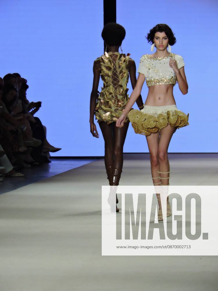 Ammi fashion show at SPFW Sao Paulo (SP), 10 18 2026 - Fashion SPFW Runway - The brand Ammi presents the Forma Viva collection on the last day of Sao Paulo Fashion Week. The brand featured model Isabeli Fontana, whose husband, singer Di Ferrero, was in the audience.(Foto: Leandro Chemalle Thenews2 imago images) ammi fashion show at SPFW