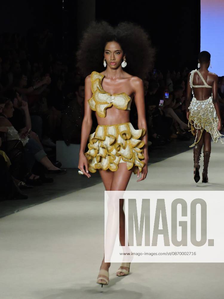 Ammi fashion show at SPFW Sao Paulo (SP), 10 18 2026 - Fashion SPFW Runway - The brand Ammi presents the Forma Viva collection on the last day of Sao Paulo Fashion Week. The brand featured model Isabeli Fontana, whose husband, singer Di Ferrero, was in the audience.(Foto: Leandro Chemalle Thenews2 imago images) ammi fashion show at SPFW