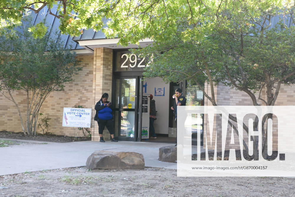 Early voting started in Dallas TX on Monday morning...Martin Luther King Branch Library Dallas USA - ZUMAa183 20261019_znp_a183_006