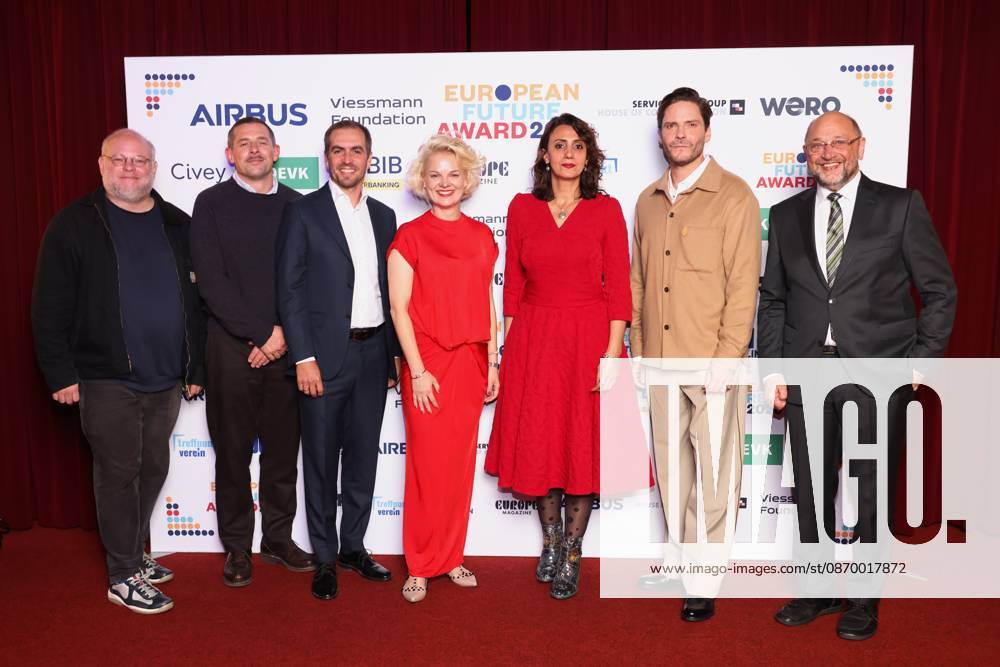 European Future Award 2026: Kristof Magnusson, Klaas Heufer Umlauf, Philipp Lahm, Prof. Dr. Anna Zeiter, Meral Simsek, Daniel Brühl, Martin Schulz; European Future Award 2026, Tipi at the Chancellery, Berlin