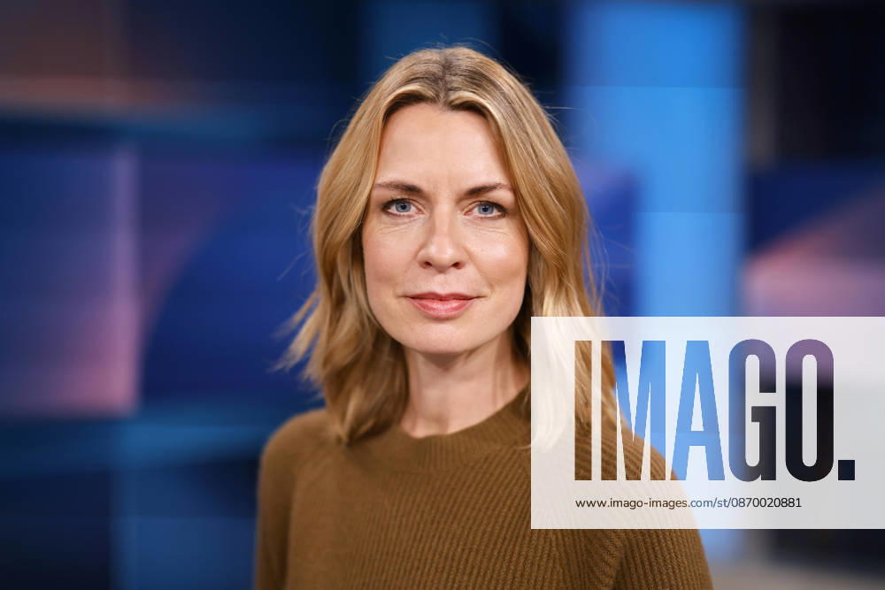 Host Jessy Wellmer on the ARD talk show *Hart aber fair* at the WDR Studios in Cologne, Cologne, October 19, 2026, North Rhine-Westphalia, Germany