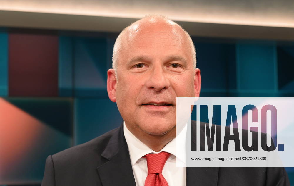 Politician Roman Poseck (CDU), Hesse’s Minister of the Interior, appeared as a guest on the ARD talk show *Hart aber Fair* to discuss teachers, police officers, and the civil service. Why do we still need civil servants?