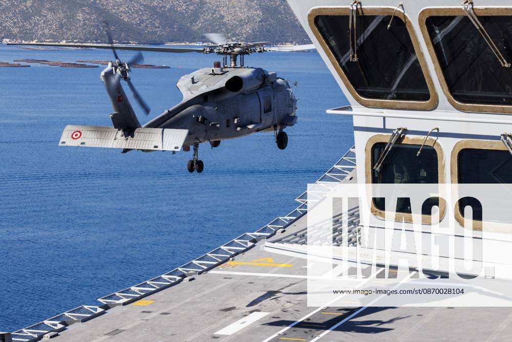 Orikun, The Netherlands, 2026-10-19 11:05:34 ORIKUN, 19-10-2026, The Turkish Navy s amphibious assault and drone ship TCG Anadolu (L400) is participating in NATO Exercise Neptune Strike 26-4. This exercise runs from 16 October to 5 November. During this exercise, NATO organized a demonstration for Distinguished Visitors and the media to showcase the Anadolu s spearhead operations in the form of a simulated amphibious strike on Pasha Beach. Photo: NLBeeld Robert Meerding Credit: NL Beeld Robert Meerding Inc