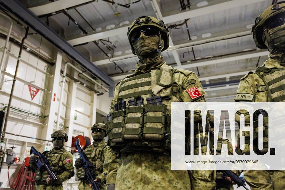 Orikun, The Netherlands, 2026-10-19 11:32:44 ORIKUN, 19-10-2026, The Turkish Navy s amphibious assault and drone ship TCG Anadolu (L400) is participating in NATO Exercise Neptune Strike 26-4. This exercise runs from 16 October to 5 November. During this exercise, NATO organized a demonstration for Distinguished Visitors and the media to showcase the Anadolu s spearhead operations in the form of a simulated amphibious strike on Pasha Beach. Photo: NLBeeld Robert Meerding Credit: NL Beeld Robert Meerding Inc
