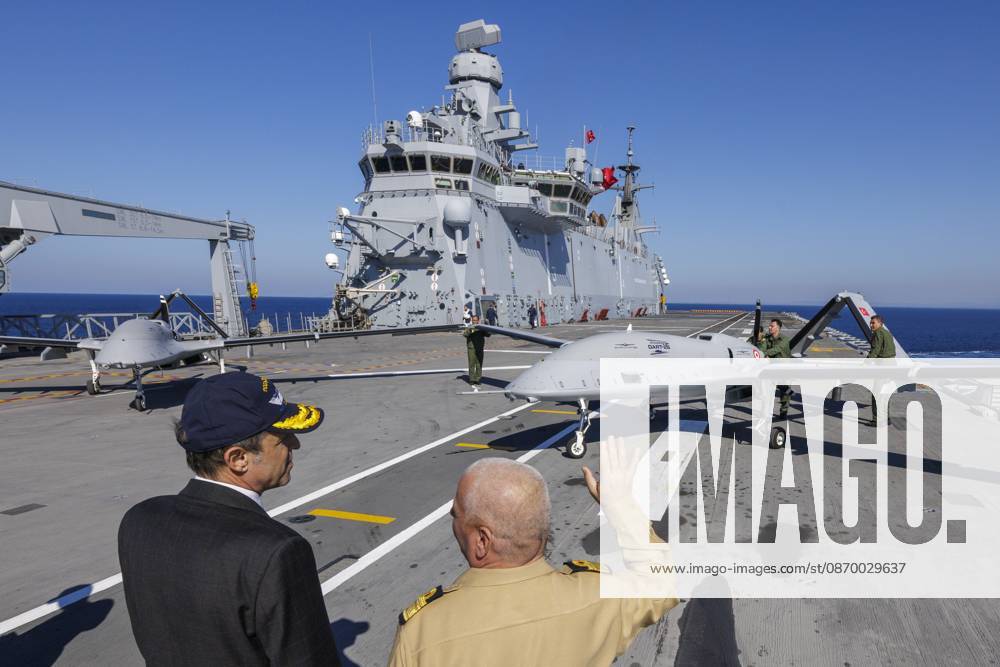 Orikun, The Netherlands, 2026-10-19 13:19:19 ORIKUN, 19-10-2026, The Turkish Navy s amphibious assault and drone ship TCG Anadolu (L400) is participating in NATO Exercise Neptune Strike 26-4. This exercise runs from 16 October to 5 November. During this exercise, NATO organized a demonstration for Distinguished Visitors and the media to showcase the Anadolu s spearhead operations in the form of a simulated amphibious strike on Pasha Beach. Photo: NLBeeld Robert Meerding Credit: NL Beeld Robert Meerding Inc