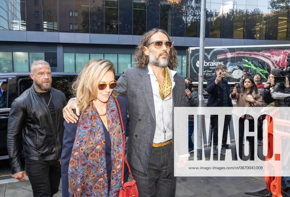 RUSSELL BRAND with his wife LAURA ((nà e GALLACHER ) arrives at Southwark Crown Court, where he is facing three charges of rape, indecent assault, and three counts of sexual assault, relating to six women. London United Kingdom - ZUMAs262 20261019_zip_s262_012