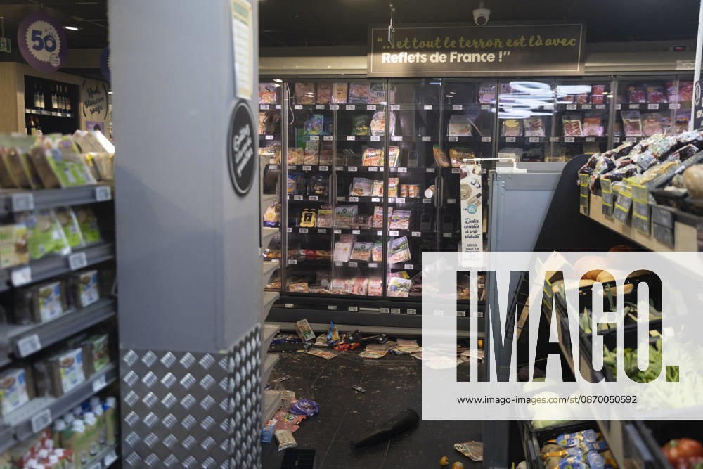 Labour Minister Farandou Visits Looted Supermarket After Weekend Riots - Paris This photograph shows a supermarket in Paris’s 10th arrondissement on 19 October 2026, which was left in a state of disarray following this weekend’s riots, which led to looting, vandalism and the destruction of shops. Photos by Jérémy Paoloni ABACAPRESS.COM Paris France