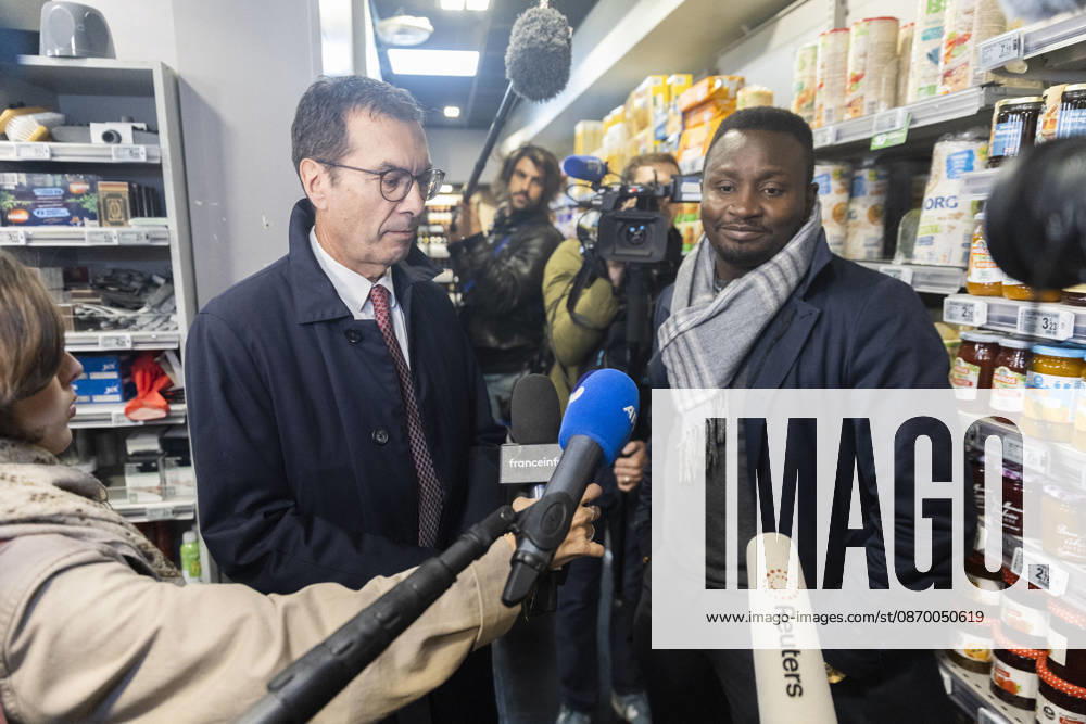 Labour Minister Farandou Visits Looted Supermarket After Weekend Riots - Paris Jean-Pierre Farandou, Minister for Labour and Social Solidarity, during a visit to a supermarket in Paris’s 10th arrondissement on 19 October 2026, which had been left in a state of disarray following the weekend’s riots, which had resulted in looting, vandalism and the destruction of shopsPhotos by Jérémy Paoloni ABACAPRESS.COM Paris France