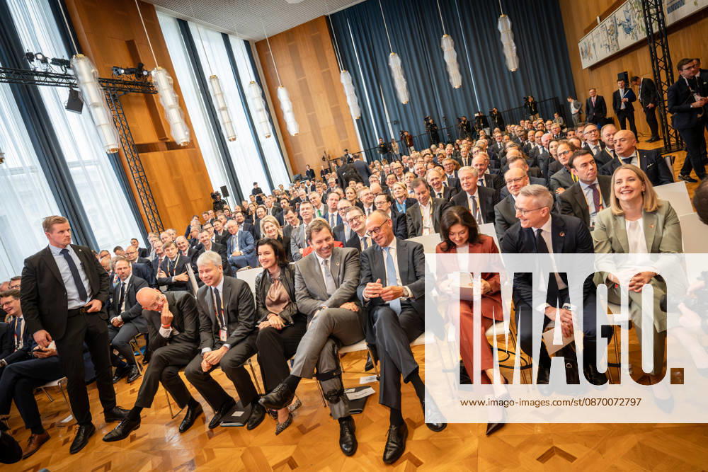 Martin Blessing, Steffen Bilger, Dorothee Bär, Lars Klingbeil, Friedrich Merz, Katherina Reiche, Karsten Wildberger, Verena Hubertz—First row from the left in the former State Council building of the GDR, the German federal government promotes international investment at the Invest in Germany Summit 2026 at the ESMT European School of Management and Te