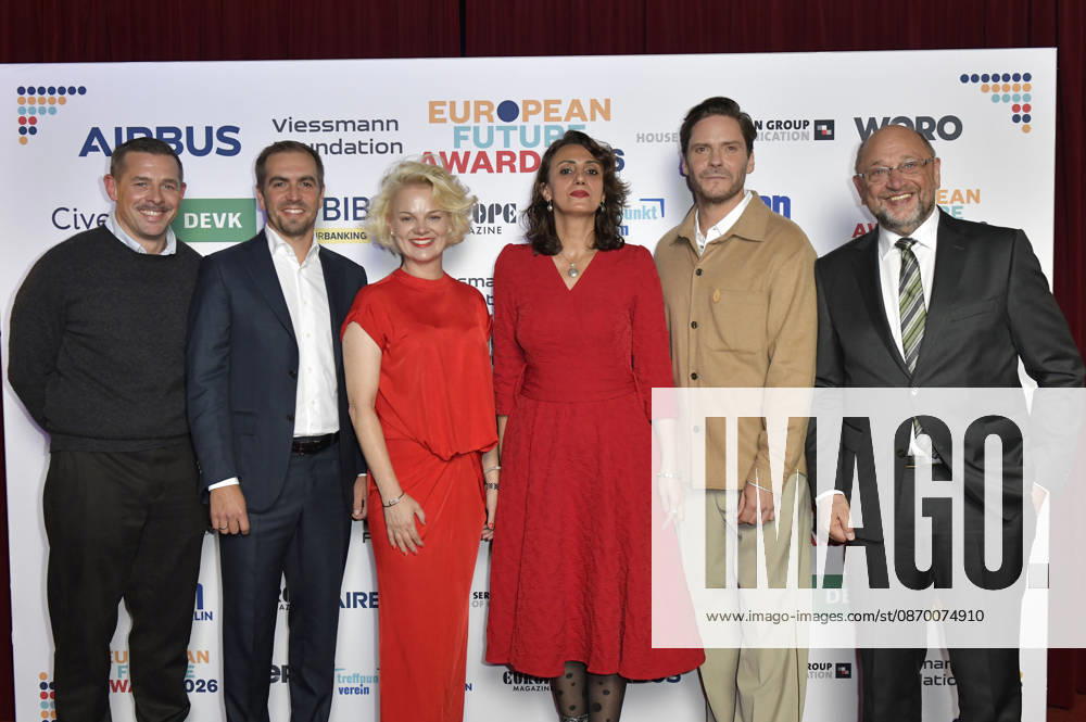 Klaas Heufer Umlauf, Philipp Lahm, Anna Zeiter, Meral Simsek, Daniel Brühl, and Martin Schulz at the 2026 European Future Award ceremony at the Tipi am Kanzleramt in Berlin, October 19, 2026 Foto:xM.xBehrensx xFuturexImagex future_6053