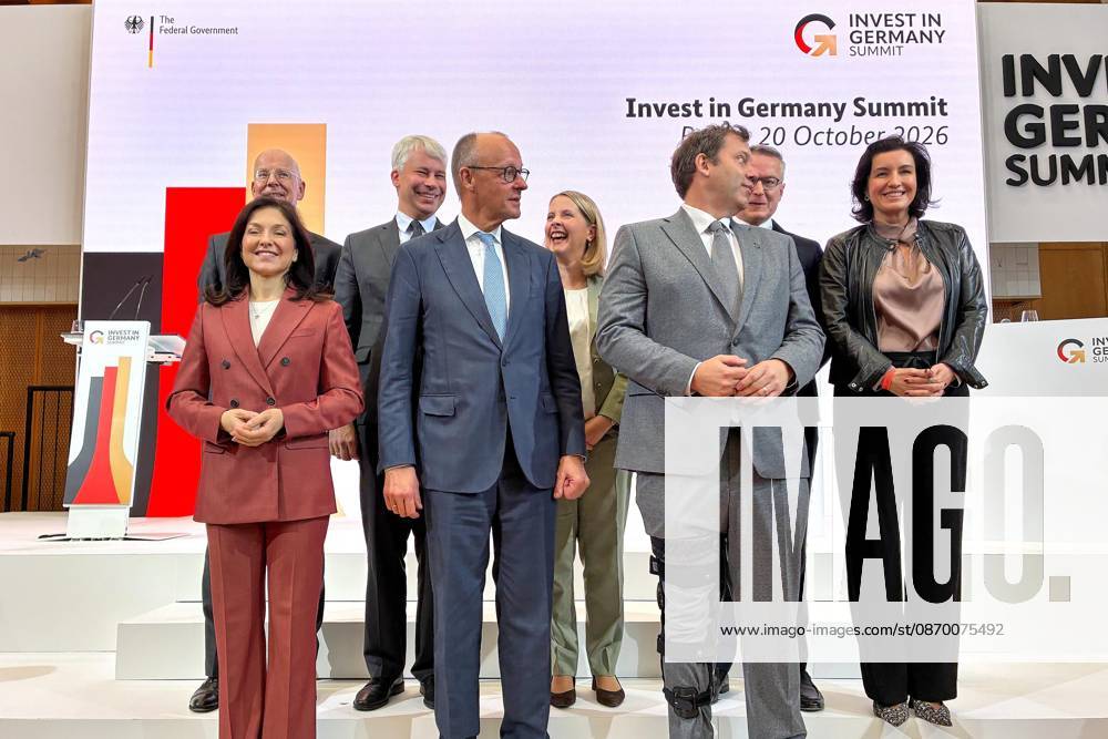 ESMT Invest in Germany Summit Group Photo, back row from left to right: M