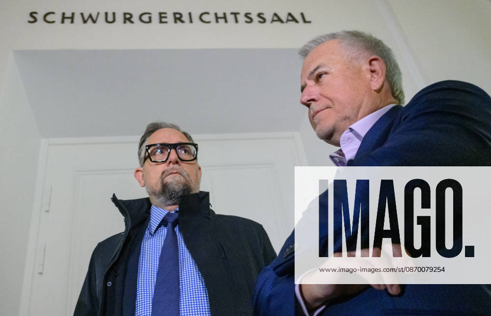 - Wien 20.10.2026 - Korruptionsprozess gegen Siegfried Wolf und Ex-Finanzminister Schelling. Die WKStA kreidet dem Industriellen Wolf eine korruptive Vereinbarung an, Ex-ÖVP-Minister Schelling ist wegen Amtsmissbrauchs mitangeklagt. PHOTO: Verteidiger Norbert Wess und Angeklagter Industrieller Siegfried Wolf Corruption trial against industrialist Siegfried Wolf and former Finance Minister Hans Jörg Schelling. The Economic and Corruption Prosecutor’s Office (WKStA) accuses Wolf of a corrupt agreement ; former ÖVP minister Schelling is co-accused of abuse of office. Korruption, Prozess, Landesgericht Wiener Neustadt, WKStA,, Korruption, Amtsmissbrauch, Bestechung, Steuerverfahren, Finanzministerium, ÖVP, Justiz, Gericht, Strafproze
