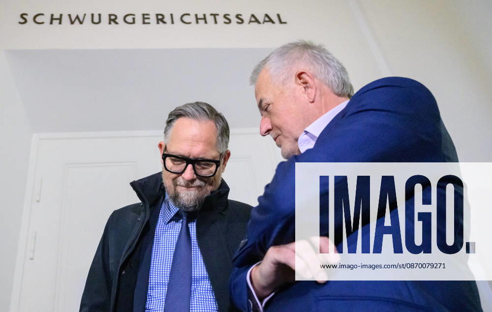 - Wien 20.10.2026 - Korruptionsprozess gegen Siegfried Wolf und Ex-Finanzminister Schelling. Die WKStA kreidet dem Industriellen Wolf eine korruptive Vereinbarung an, Ex-ÖVP-Minister Schelling ist wegen Amtsmissbrauchs mitangeklagt. PHOTO: Verteidiger Nobert Wess und Angeklagter Industrieller Siegfried Wolf Corruption trial against industrialist Siegfried Wolf and former Finance Minister Hans Jörg Schelling. The Economic and Corruption Prosecutor’s Office (WKStA) accuses Wolf of a corrupt agreement ; former ÖVP minister Schelling is co-accused of abuse of office. Korruption, Prozess, Landesgericht Wiener Neustadt, WKStA,, Korruption, Amtsmissbrauch, Bestechung, Steuerverfahren, Finanzministerium, ÖVP, Justiz, Gericht, Strafprozes