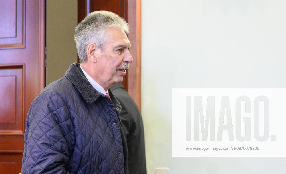 - Wien 20.10.2026 - Korruptionsprozess gegen Siegfried Wolf und Ex-Finanzminister Schelling. Die WKStA kreidet dem Industriellen Wolf eine korruptive Vereinbarung an, Ex-ÖVP-Minister Schelling ist wegen Amtsmissbrauchs mitangeklagt. PHOTO: Angeklagter Ex-ÖVP Finanzmister Hans Jörg Schelling Corruption trial against industrialist Siegfried Wolf and former Finance Minister Hans Jörg Schelling. The Economic and Corruption Prosecutor’s Office (WKStA) accuses Wolf of a corrupt agreement ; former ÖVP minister Schelling is co-accused of abuse of office. Korruption, Prozess, Landesgericht Wiener Neustadt, WKStA,, Korruption, Amtsmissbrauch, Bestechung, Steuerverfahren, Finanzministerium, ÖVP, Justiz, Gericht, Strafprozess Korruptionsproze