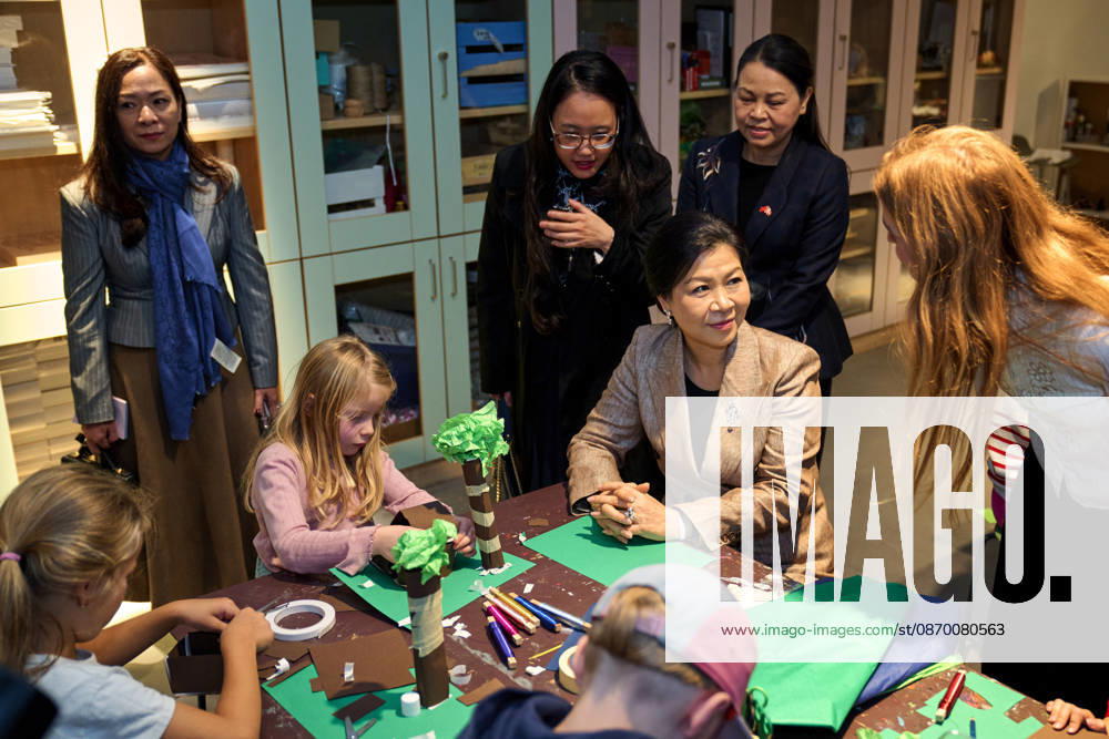 State Visit from Vietnam: The First Lady Visits Copenhagen Contemporary First Lady Ngo Phuong Ly with a group of schoolchildren at the Copenhagen Contemporary art exhibition in Copenhagen, Tuesday, October 20, 2026. Vietnam’s president and his wife, Ngo Phuong Ly, are on a three-day state visit to Denmark. Photo: Thomas Traasdahl, Ritzau Scanpix, Copenhagen, Denmark