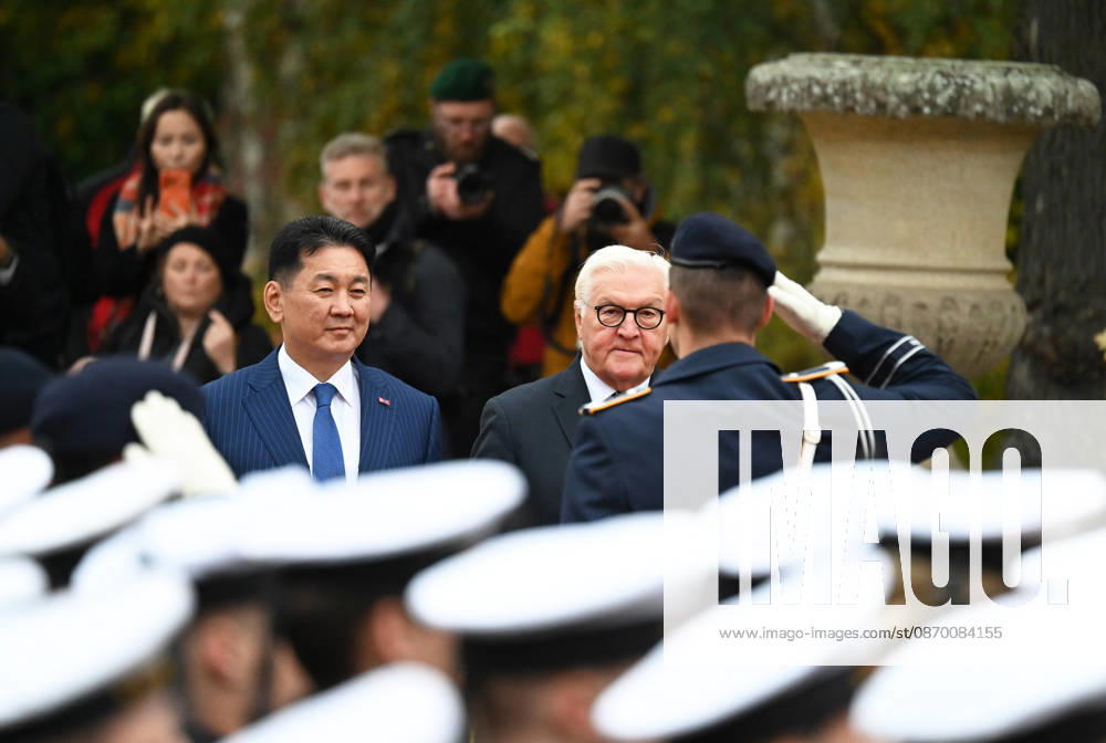 German President Steinmeier meets Mongolian President Khurelsukh in Berlin BERLIN, GERMANY - OCTOBER 20: German President Frank-Walter Steinmeier (2nd R) welcomes Mongolian President Ukhnaagiin Khurelsukh (L) with military honors during his state visit at Villa Borsig in Berlin, Germany, on October 20, 2026. The visit includes talks on bilateral relations between Germany and Mongolia, which established a strategic partnership in 2024. Volodymyr Sindieiev Anadolu Berlin Germany. Editorial use only. Please get in touch for any other usage.