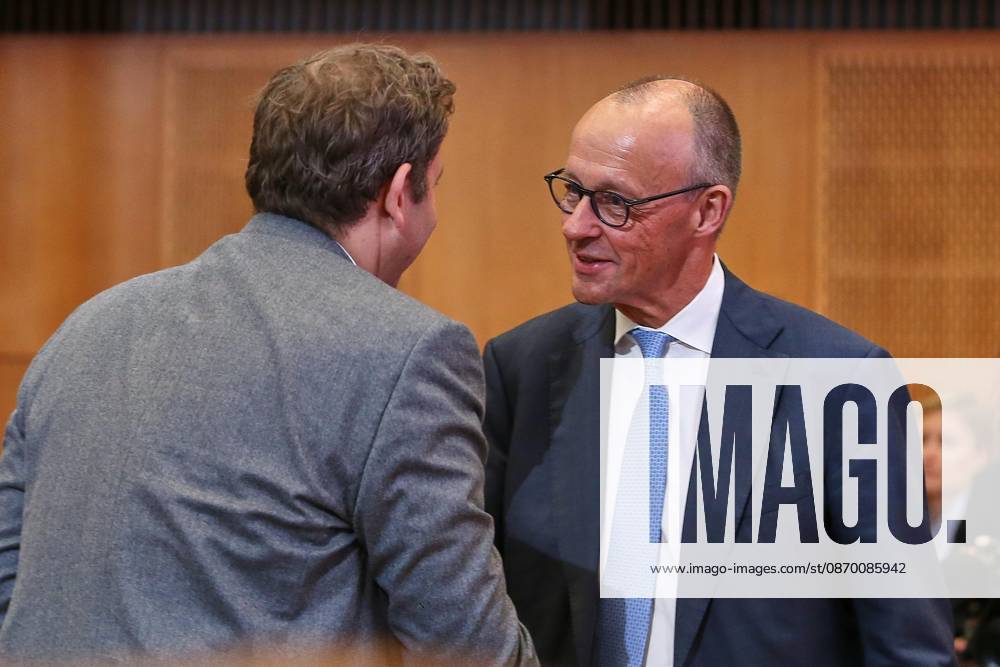 ESMT Invest in Germany Summit Federal Minister of Finance Lars Klingbeil (SPD) and Federal Chancellor Friedrich Merz (CDU)