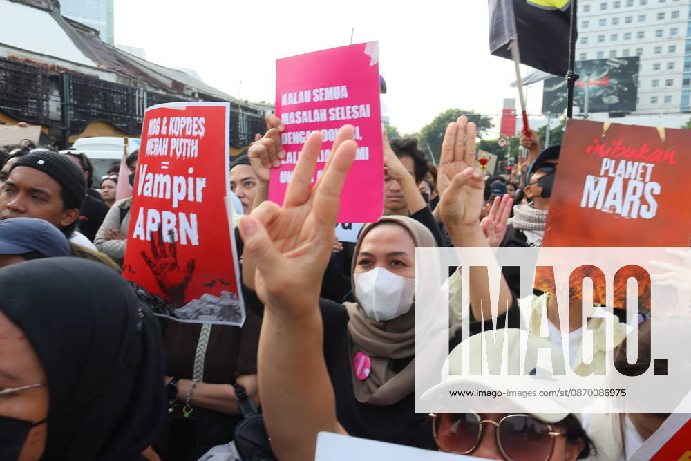 Jakarta, Central Jakarta, jakarta: Students and civil society groups stage a protest at Tugu Tani, Central Jakarta, voicing concerns over government policies, environmental issues, and social inequality. Jakarta jakarta - ZUMAp146 20261020_zap_p146_032