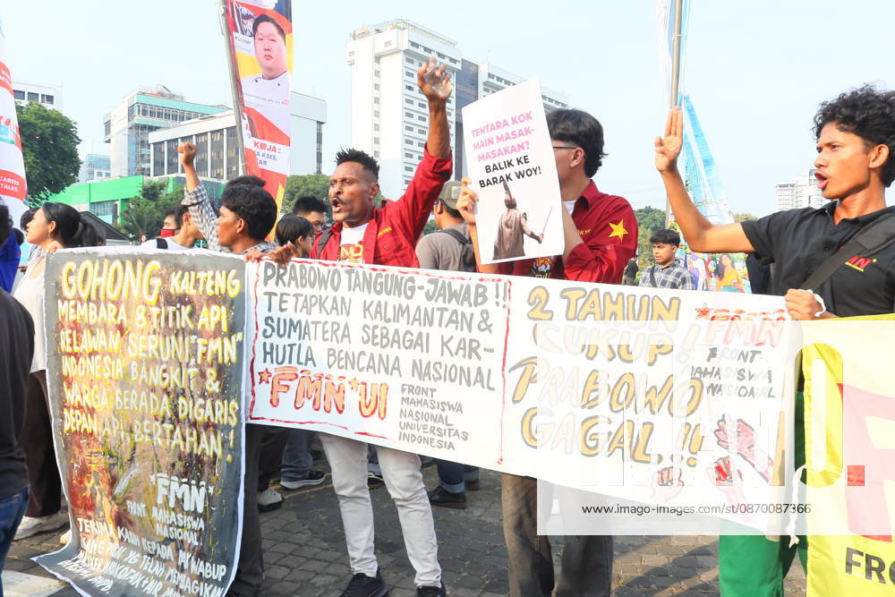 Jakarta, Central Jakarta, jakarta: Students and civil society groups stage a protest at Tugu Tani, Central Jakarta, voicing concerns over government policies, environmental issues, and social inequality. Jakarta jakarta - ZUMAp146 20261020_zap_p146_041