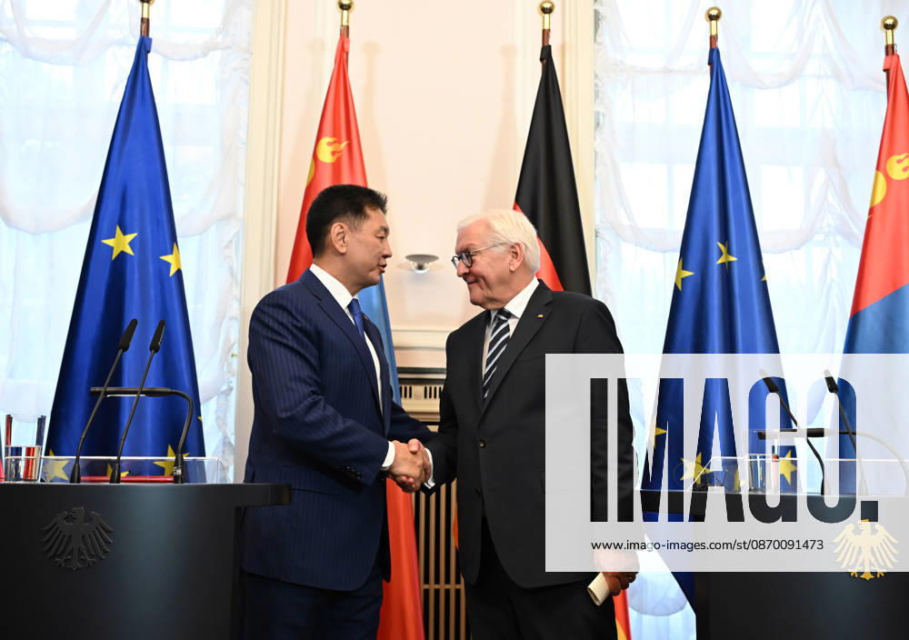 German President Steinmeier meets Mongolian President Khurelsukh in Berlin BERLIN, GERMANY - OCTOBER 20: German President Frank-Walter Steinmeier (R) and Mongolian President Ukhnaagiin Khurelsukh (L) hold a joint press conference following their meeting at Villa Borsig in Berlin, Germany, on October 20, 2026. The talks focus on bilateral relations between the two countries, which established a strategic partnership in 2024. Volodymyr Sindieiev Anadolu Berlin Germany. Editorial use only. Please get in touch for any other usage.