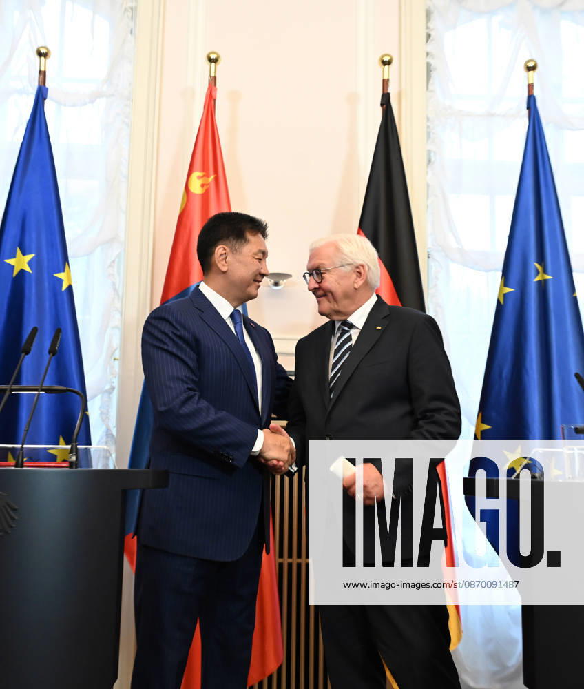 German President Steinmeier meets Mongolian President Khurelsukh in Berlin BERLIN, GERMANY - OCTOBER 20: German President Frank-Walter Steinmeier (R) and Mongolian President Ukhnaagiin Khurelsukh (L) hold a joint press conference following their meeting at Villa Borsig in Berlin, Germany, on October 20, 2026. The talks focus on bilateral relations between the two countries, which established a strategic partnership in 2024. Volodymyr Sindieiev Anadolu Berlin Germany. Editorial use only. Please get in touch for any other usage.
