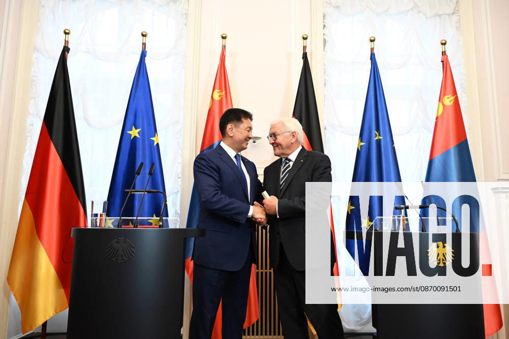 German President Steinmeier meets Mongolian President Khurelsukh in Berlin BERLIN, GERMANY - OCTOBER 20: German President Frank-Walter Steinmeier (R) and Mongolian President Ukhnaagiin Khurelsukh (L) hold a joint press conference following their meeting at Villa Borsig in Berlin, Germany, on October 20, 2026. The talks focus on bilateral relations between the two countries, which established a strategic partnership in 2024. Volodymyr Sindieiev Anadolu Berlin Germany. Editorial use only. Please get in touch for any other usage.