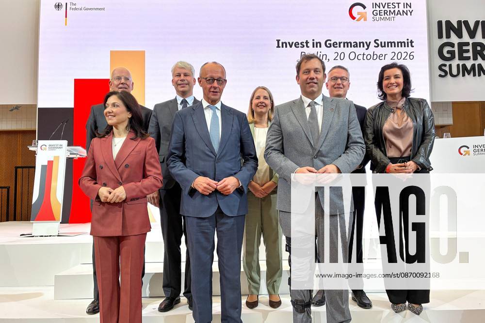 ESMT Invest in Germany Summit Group Photo, back row from left to right: M