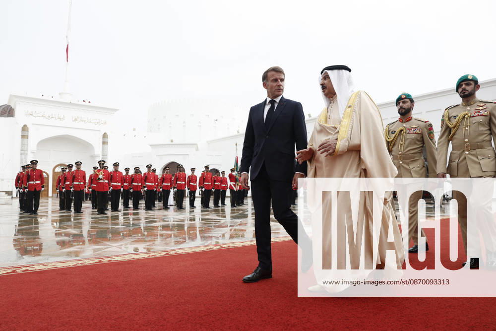President Macron Visits Bahrain Bahrain s King Hamad bin Isa Al Khalifa welcomes French President Emmanuel Macron at Al-Sakhir Palace near Zallaq, Bahrain, October 20, 2026. Photo by Benoit Tessier Pool ABACAPRESS.COM Zallaq Bahrain