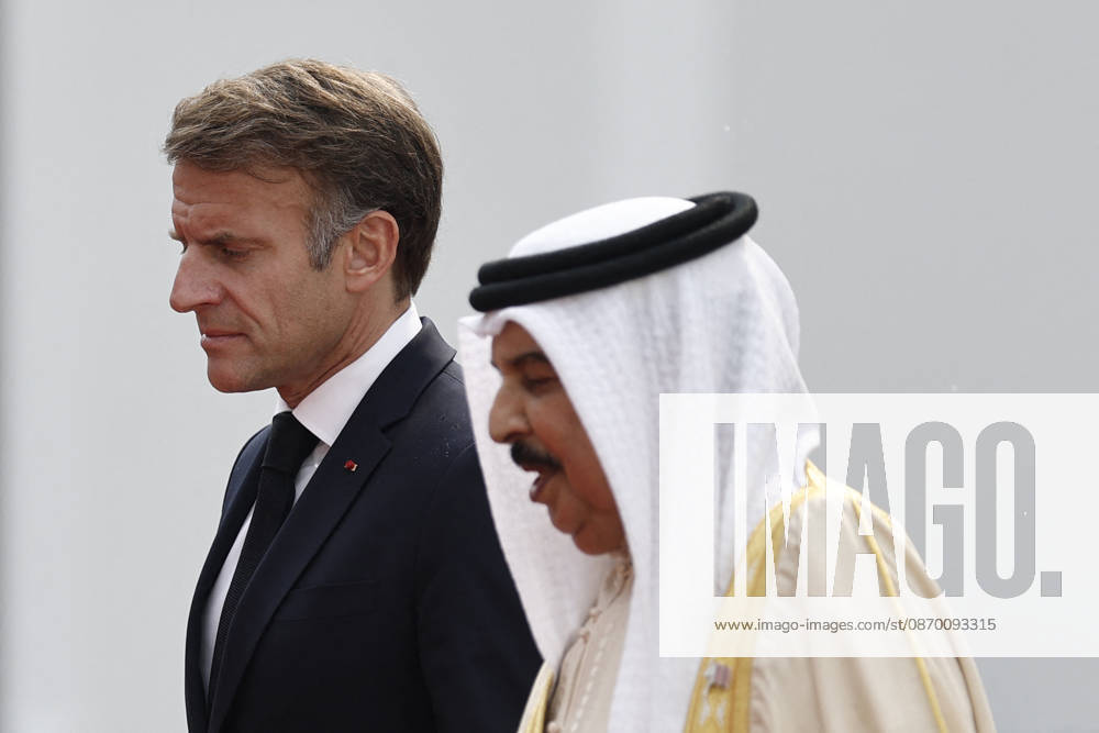 President Macron Visits Bahrain Bahrain s King Hamad bin Isa Al Khalifa welcomes French President Emmanuel Macron at Al-Sakhir Palace near Zallaq, Bahrain, October 20, 2026. Photo by Benoit Tessier Pool ABACAPRESS.COM Zallaq Bahrain